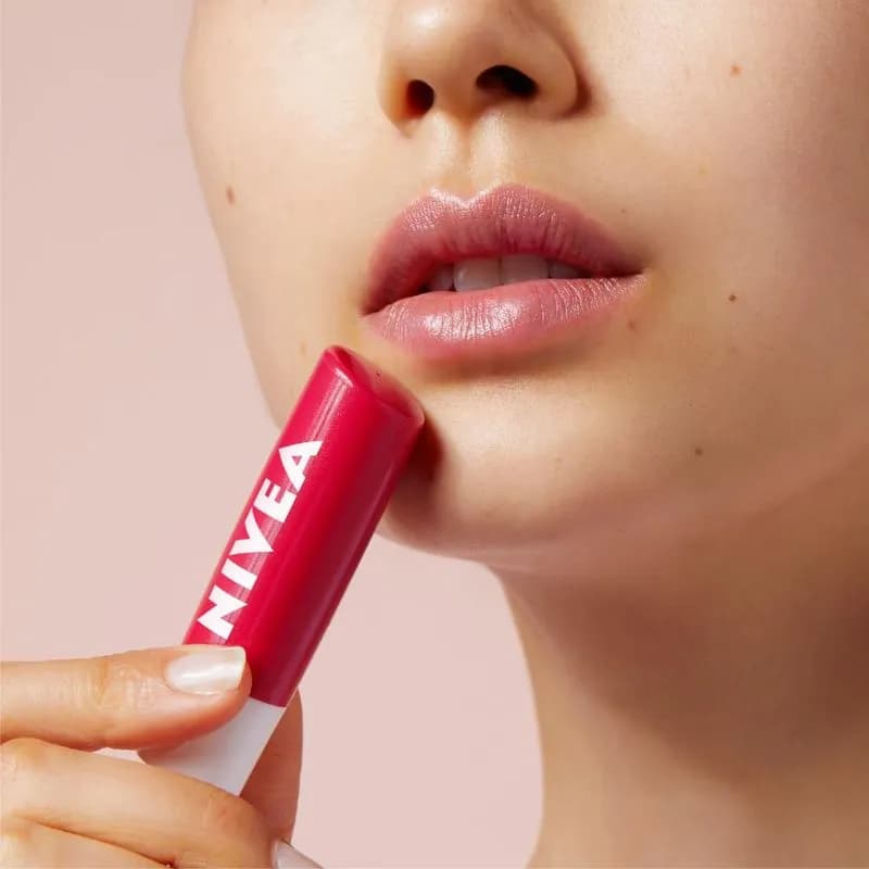 Protector Labial Humectante Nivea Cherry Shine Para Todo Tipo De Piel x 4,8grs.